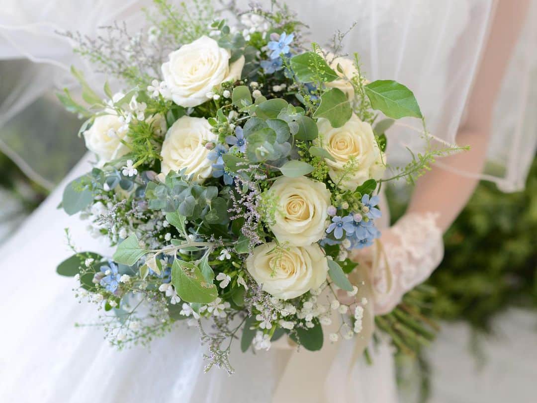 St.AQUA 東京の結婚式場 サンアクアチャペルさんのインスタグラム写真 - (St.AQUA 東京の結婚式場 サンアクアチャペルInstagram)「ひとつひとつのアイテムにこだわってお二人らしい結婚式を . ブーケはフレッシュな生花を使って💐 . . . wedding date 2019.9.1 groom&bride K&N hair&makeup Shoko Nemoto planner Nao Orido  #サンアクア #サンアクアチャペル #d_wedding #海の近くのウエディング #2019年秋婚 #2019年冬婚 #2020年春婚  #挙式とお食事会 #船上パーティー #少人数ウエディング #ファミリーウエディング #ウエディングブーケ #会場コーディネート #家族婚 #家族挙式 #マタニティウエディング #パパママ婚  #ブライダルフェア #ウエディングドレス #ドレス試着 #結婚式場探し #式場探し #式場見学  #プレ花嫁 #2人挙式  #船上ウエディング #結婚式準備 #竹芝 #日本中のプレ花嫁さんと繋がりたい」9月7日 11時53分 - staquatakeshiba