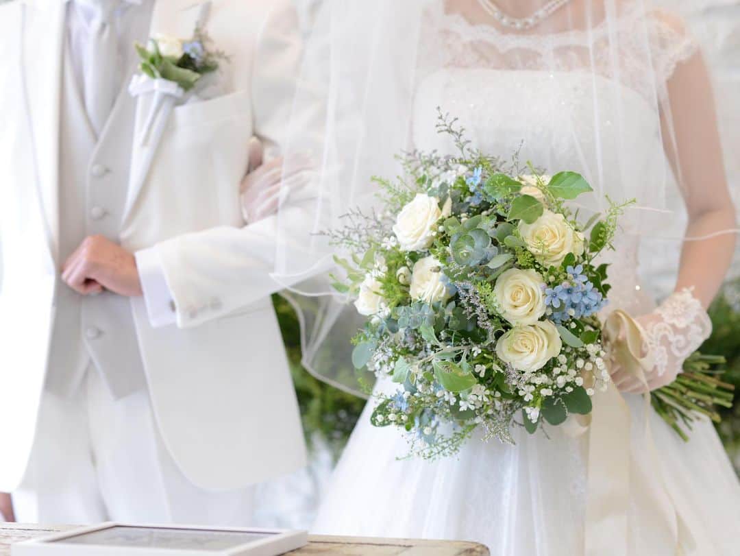 St.AQUA 東京の結婚式場 サンアクアチャペルさんのインスタグラム写真 - (St.AQUA 東京の結婚式場 サンアクアチャペルInstagram)「ひとつひとつのアイテムにこだわってお二人らしい結婚式を . ブーケはフレッシュな生花を使って💐 . . . wedding date 2019.9.1 groom&bride K&N hair&makeup Shoko Nemoto planner Nao Orido  #サンアクア #サンアクアチャペル #d_wedding #海の近くのウエディング #2019年秋婚 #2019年冬婚 #2020年春婚  #挙式とお食事会 #船上パーティー #少人数ウエディング #ファミリーウエディング #ウエディングブーケ #会場コーディネート #家族婚 #家族挙式 #マタニティウエディング #パパママ婚  #ブライダルフェア #ウエディングドレス #ドレス試着 #結婚式場探し #式場探し #式場見学  #プレ花嫁 #2人挙式  #船上ウエディング #結婚式準備 #竹芝 #日本中のプレ花嫁さんと繋がりたい」9月7日 11時53分 - staquatakeshiba