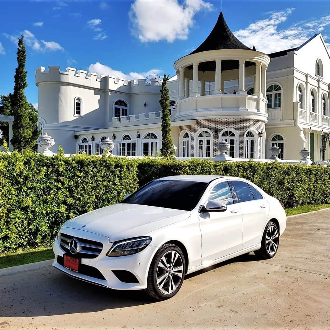 Mercedes-Benz Thailandさんのインスタグラム写真 - (Mercedes-Benz ThailandInstagram)「Let's start a weekend trip with the C-Class. 📷: Touchchai Buenkhuntod 🎉 ขอแสดงความยินดีกับคุณ Touchchai Buenkhuntod ที่ได้รับเลือกเป็น #MBStarShot of the month 🎁 และได้รับของที่ระลึกสุดพิเศษจาก เมอร์เซเดส-เบนซ์ (ประเทศไทย)  ร่วมแชร์ภาพสุดประทับใจกับรถยนต์เมอร์เซเดส-เบนซ์ แล้วติด #MBStarShot เพื่อถ่ายทอดเรื่องราวในแบบของคุณ พร้อมลุ้นรับของรางวัลสุดพิเศษ จาก เมอร์เซเดส-เบนซ์ (ประเทศไทย) ได้ง่ายๆ* อ่านกติกาการร่วมสนุกเพิ่มเติมได้ที่* http://mb4.me/MBStarShot_Activity #MBStarShot #MercedesBenz #mercedesbenzthailandsalesjibz」9月7日 12時00分 - mercedesbenzthailand