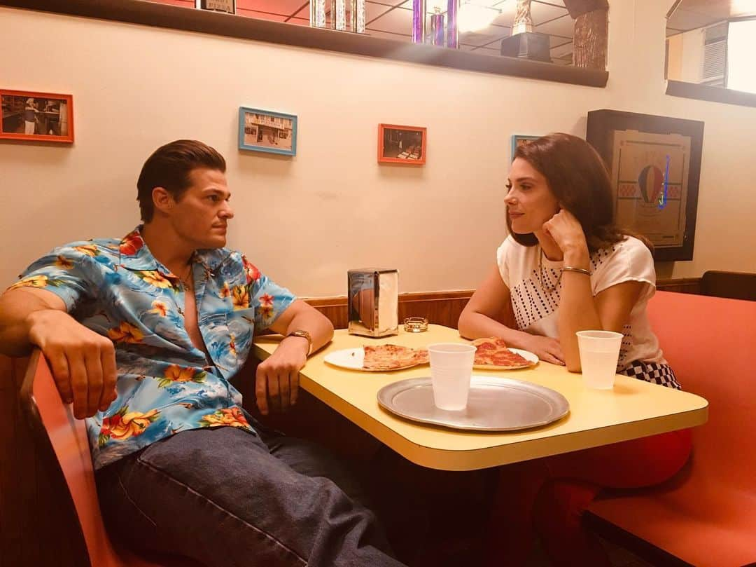 アシュリー・グリーンさんのインスタグラム写真 - (アシュリー・グリーンInstagram)「I️ ate... SO much pizza 🍕 for this scene. I did it #fortheart 😂 #brooklynpizza #lovedeveryminute」9月7日 12時13分 - ashleygreene