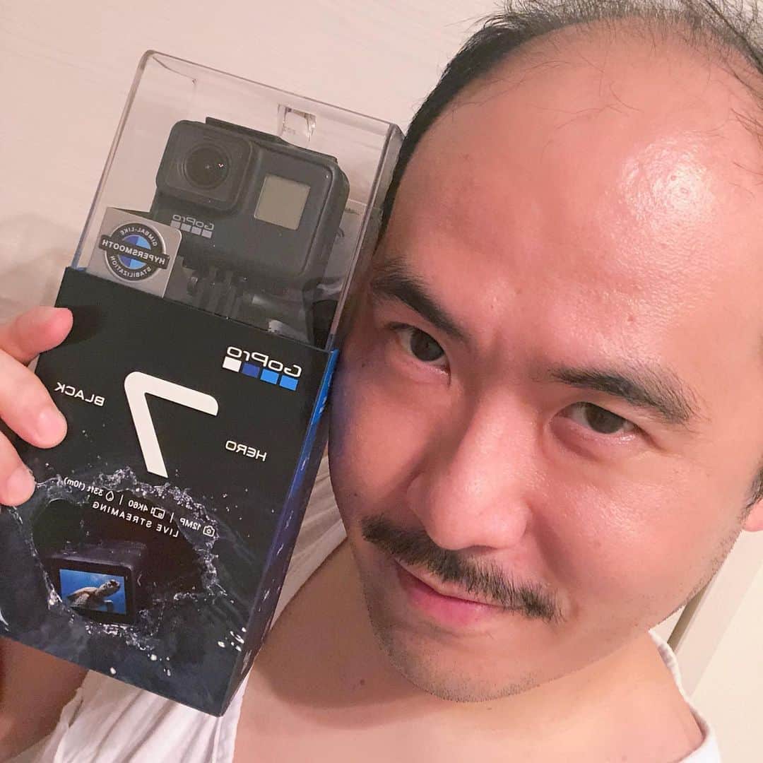 斎藤司のインスタグラム：「ゲットしちまったぜ 俺のGo Pro人生が はじまったぜ。 #全禿げ監督 #指導 #これでたくさん #撮るぜ #作品を」
