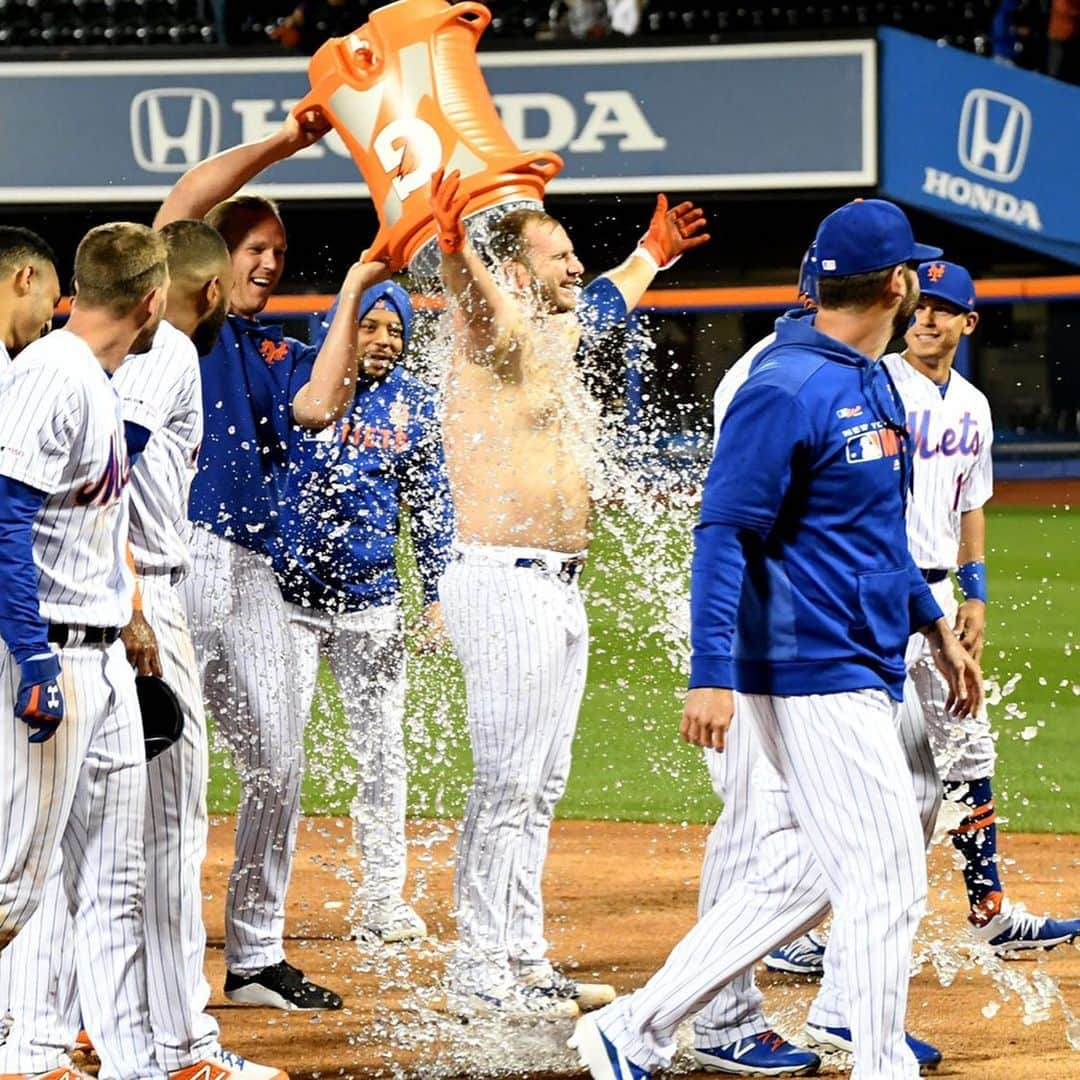 ニューヨーク・メッツさんのインスタグラム写真 - (ニューヨーク・メッツInstagram)「Walk off, shirt off, shower…You know the drill, @pistol_pete20. #MetsWin」9月7日 12時21分 - mets