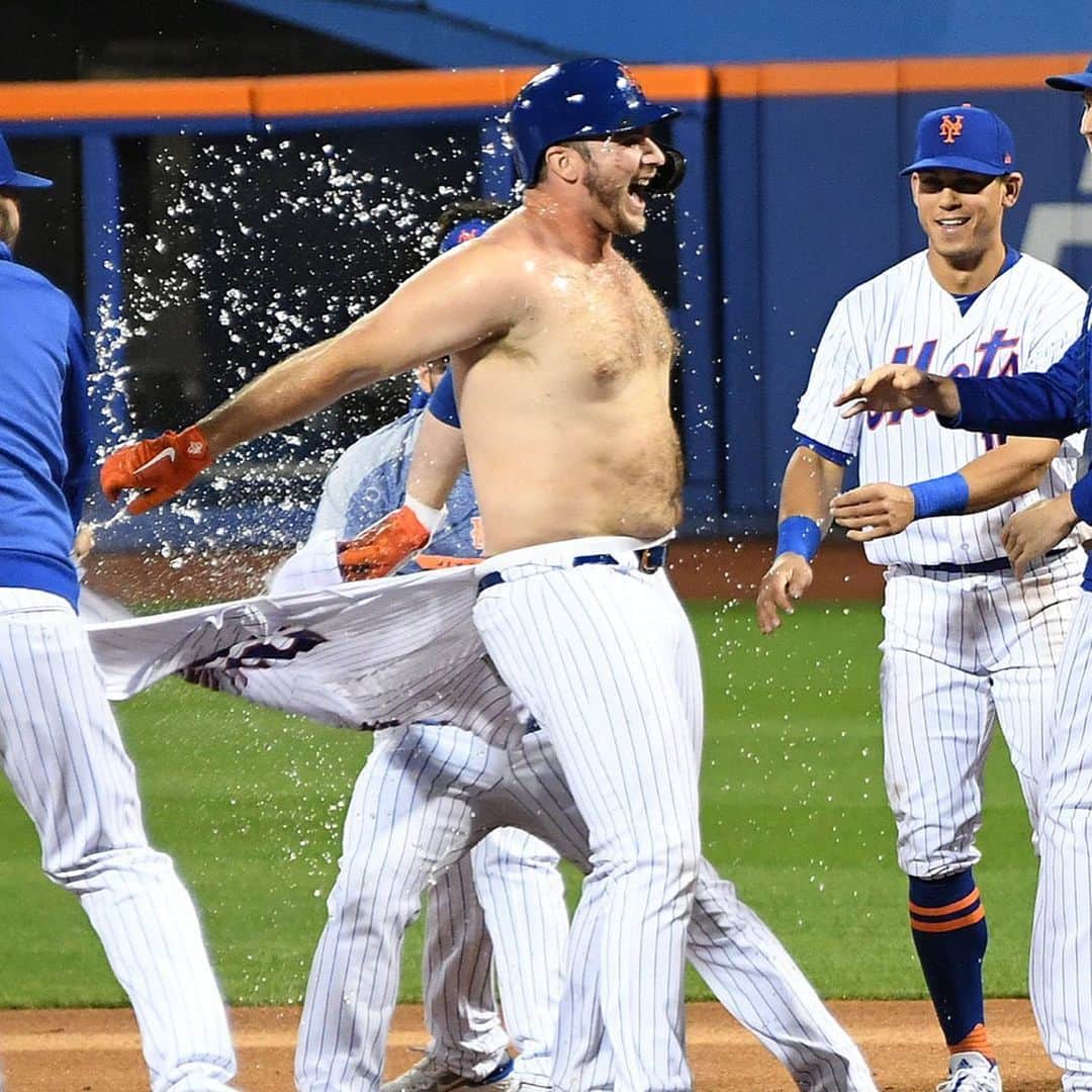 ニューヨーク・メッツさんのインスタグラム写真 - (ニューヨーク・メッツInstagram)「Walk off, shirt off, shower…You know the drill, @pistol_pete20. #MetsWin」9月7日 12時21分 - mets