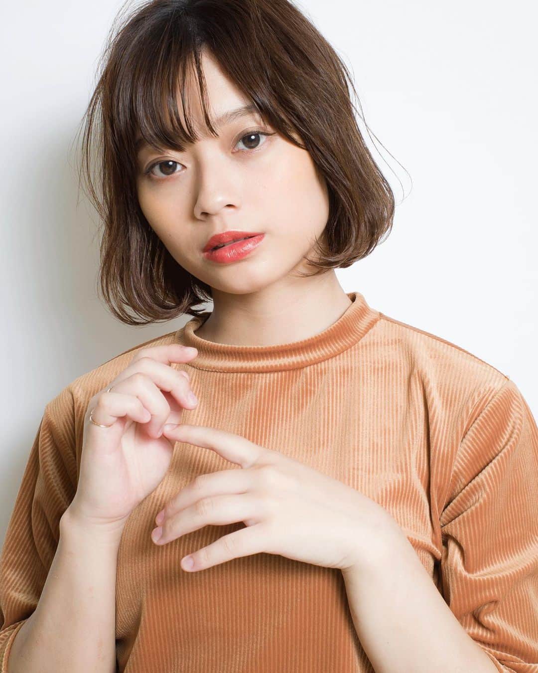 長津 健一郎のインスタグラム：「ポートレート #gr3 で撮影開始^_^  #gr3美容師 なる^_^  コンセプト nothing can be more beautiful ナッシング キャン ビー モア ビューティフル ————————————— ---------------------------- #GranCieux  #quatrochiba #サロモ  #メイク #美容 #ヘアスタイリスト  #ひたちなか #コーディネート#コーデ #quatro  #hairstyle  #hairstyles  #hairstylist  #ヘアサロン#ファッション#千葉中央 #撮影会 #撮影 #モデル #撮影モデル募集 #サロン #水戸 #instagood #photooftheday #love #followme」
