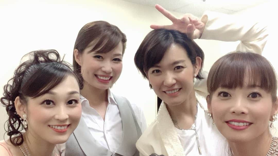 愛純もえりさんのインスタグラム写真 - (愛純もえりInstagram)「イベントでご一緒させて頂いた皆さん✨✨✨ 一個上の先輩方が浴衣で並ばれると、本科生の方を見ているようでウズウズした🤣🤣🤣 . . . だって先輩方、当時とぜんぜんお変わりないんだもん❣️ あの頃の自分は話しかけるなんてとんでもないし、綺麗でキラキラしてる先輩方の事をただただ見てるだけだったけど、 こんな風にお仕事出来たり、色んな話が出来るようになってとても幸せな1日でした💓  いやぁ大人になったなぁ笑  着付け手伝ってくれたり日舞の振り付けもしてくれた  よう、 ありがとう😊💓 #87期生 #88期生 #89期生」9月7日 12時48分 - moeri_aizumi