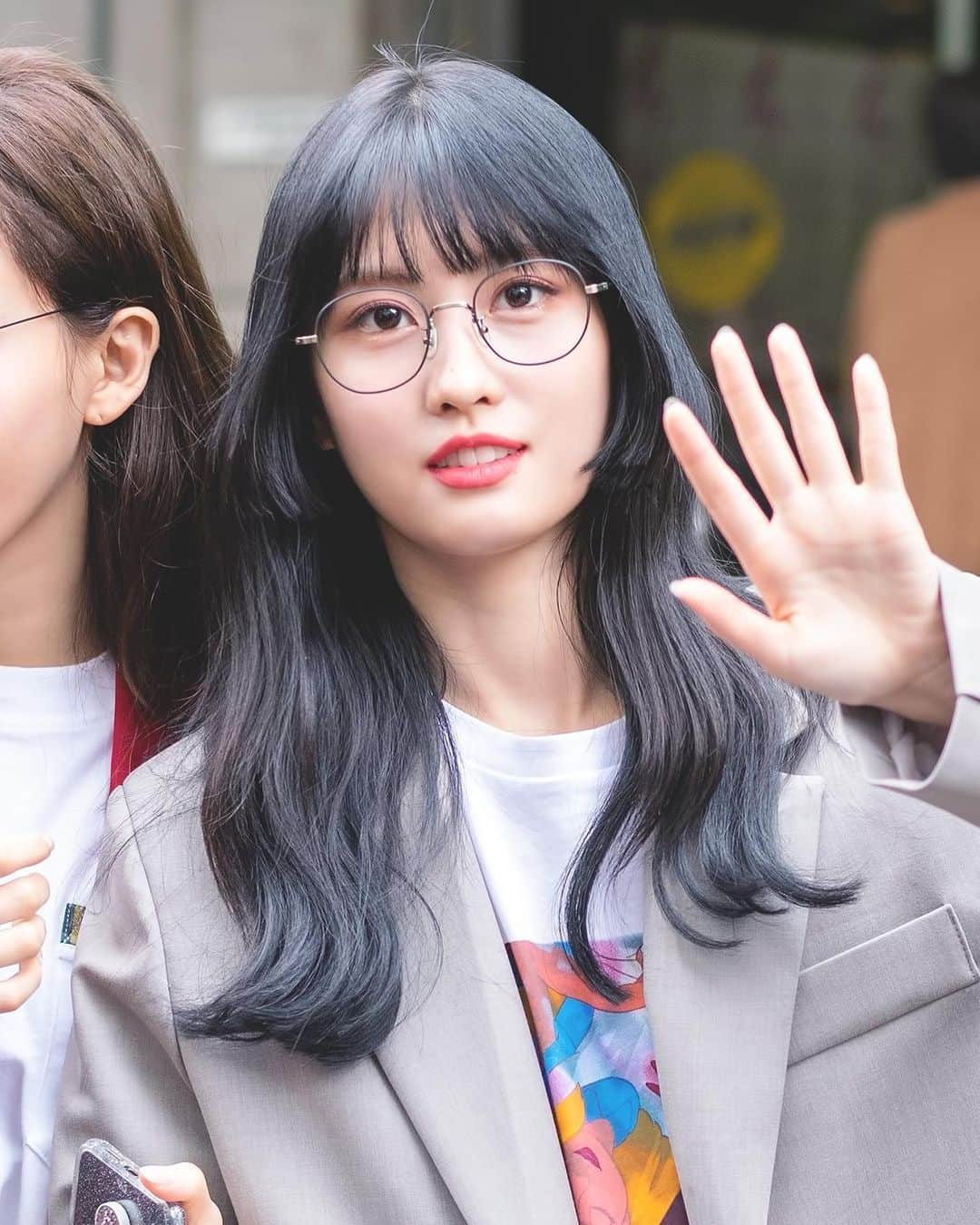 モモさんのインスタグラム写真 - (モモInstagram)「♡ [Fantaken] 190426 - On the way to Music Bank -  #MOMO #트와이스 #모모 #平井もも #もも #TWICE © mooguring」9月7日 12時51分 - momojype