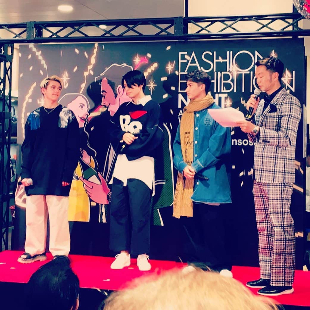 大抜卓人さんのインスタグラム写真 - (大抜卓人Instagram)「昨日は阪急メンズ大阪にて FASHION EXHIBIT NIGHTのMCを🤘 松室政哉くんのライブ😂 INTERSECTIONのトークショー😆 恒例のアンダーウェアショーなど😆 賑やかな夜に😊 #落合健太郎 さん #高樹リサ ちゃん #intersection  #阪急メンズ大阪  #fm802」9月7日 13時10分 - takutoonuki