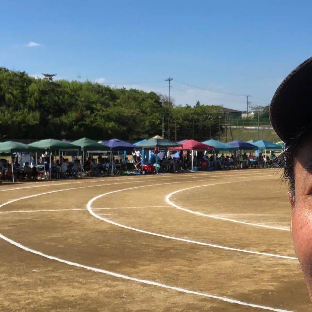 山口祥行のインスタグラム：「全然知らない中学の運動会‼️なんか色々食べさせてもらってます（笑）」