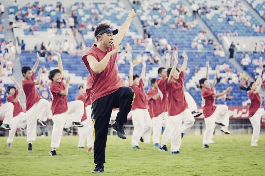 USAさんのインスタグラム写真 - (USAInstagram)「東日本大震災後、東北の中学生を中心に全国の仲間たちと踊り続けてきたライジングサンプロジェクト。 今年は熊谷ラグビー場で発表させて頂きました♪  今回はテツヤは踊れませんでしたが、ケンチ、タイキ、ルイ、カミケン、ヤマショウ、釜石東中学校、会津若松市湊中学校、埼玉の中学生、総勢100名で躍る事ができました。  今年で8年目のこのプロジェクト。 引き続き、日本を元気にをテーマにみんなで盛り上げていきたいと思います！！ #中学生ライジングサンプロジェクト  #熊谷ラグビー場#埼玉 #exileusa #exiletetsuya  #橘ケンチ#佐藤大樹 #与那嶺瑠唯 #山本彰吾#神谷健太  #釜石東中学校#会津若松湊中学校 #大宮開成中学校#teamrapora」9月7日 13時27分 - exileusa_danceearth