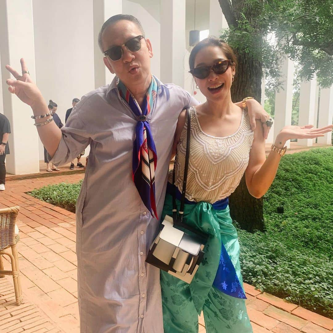 Laila Boonyasakさんのインスタグラム写真 - (Laila BoonyasakInstagram)「เจอเพื่อนหนิด แต่เช้าาาาา @tueslove #JanesudaTheNorthernHeights  #RayaHeritageChiangmai  #TailorYourScent @Jomalonelondon  #TomfordBeauty @TomfordBeauty  #LoveLamer @LamerThailandOfficial  #JuralynOfficial」9月7日 13時31分 - chermarn