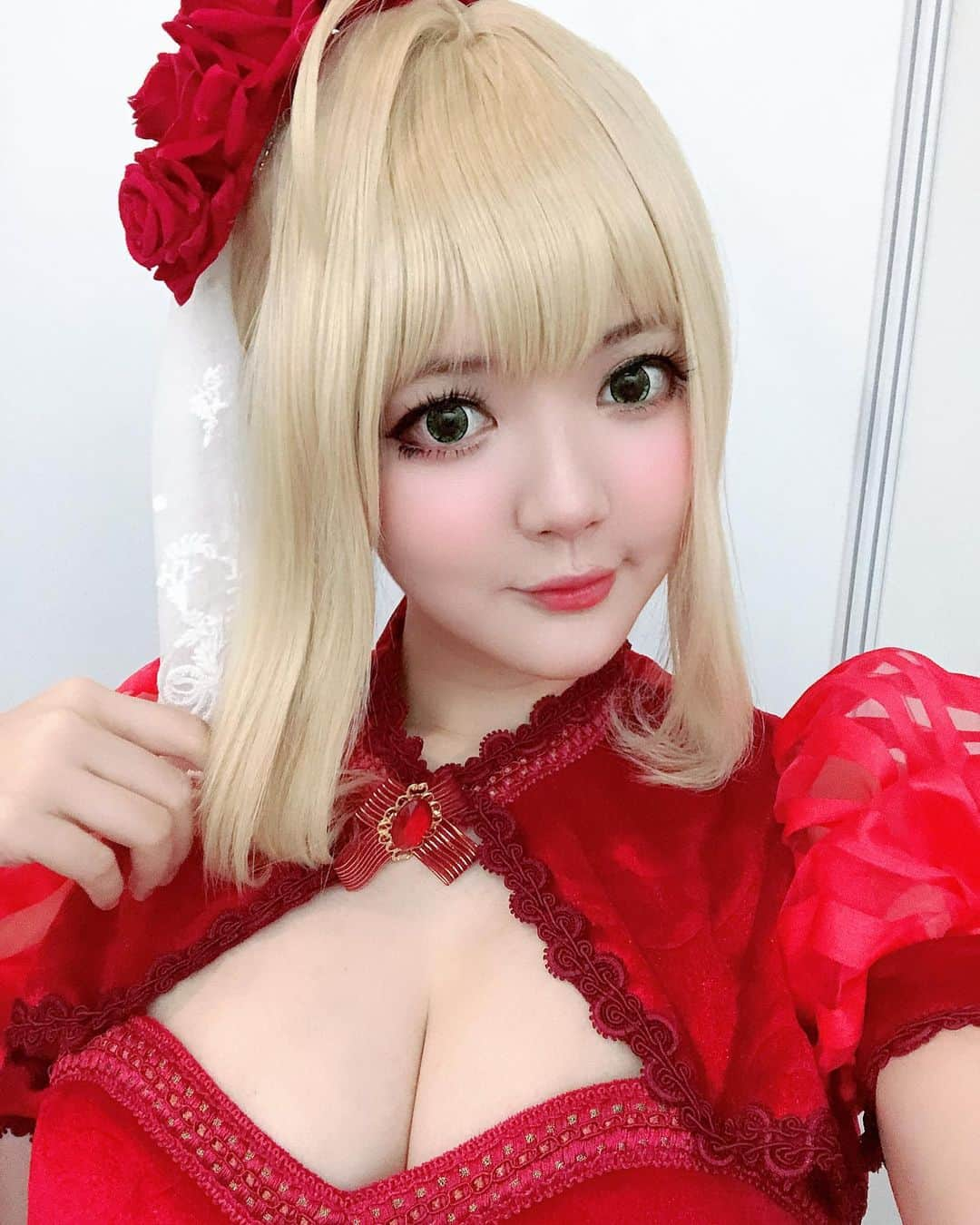 YingTzeさんのインスタグラム写真 - (YingTzeInstagram)「Penang Esports Festival , Day 1 as Nero ❤️ Photo-Taking Starts at 2pm !  See you later ~ 🌟✨ #blessed #PEF2019 #fategrandorder #sabercosplay #fatecosplay」9月7日 13時38分 - yingtze