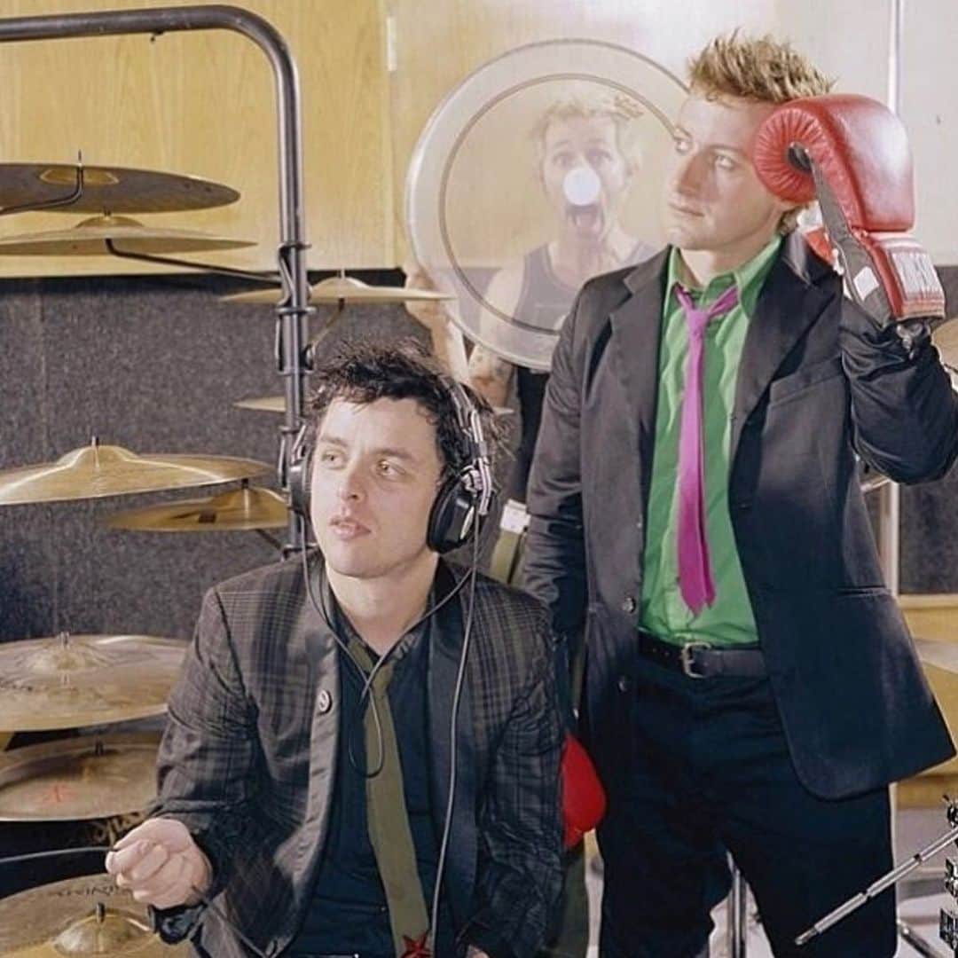 トレ・クールのインスタグラム：「Send in the clowns ....」