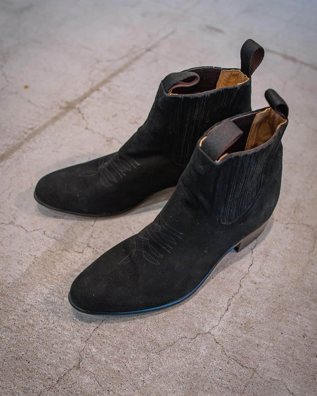 beams_harajuku_officialさんのインスタグラム写真 - (beams_harajuku_officialInstagram)「… NEW ARRIVAL . CHAMULA - Botin Charro  ウエスタンディテールのメキシコ製サイドゴアブーツ。トゥの飾りステッチがウエスタンブーツのようなデザインですが、サイドゴア仕様でスタイリッシュな雰囲気に。 ・ @chamulabymegco  #chamula #chamulabymegco  #harajuku_beams  #beams」9月7日 13時57分 - beams_harajuku