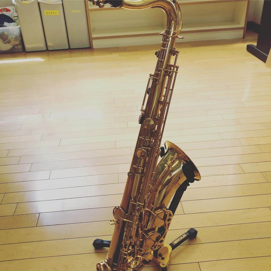 三上市朗のインスタグラム：「土曜日はサックスを吹く日。久しぶりだから顎か疲れました。やっぱ毎日吹きたい。 #sax #tennersax #ブラスバンド部」
