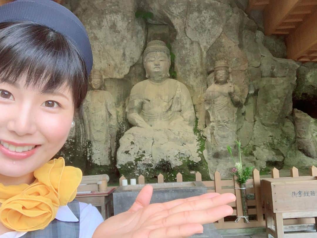 山﨑真依さんのインスタグラム写真 - (山﨑真依Instagram)「＊ #石仏ラブ ❤️ ＊  １枚目は石仏ラブ❤️ と言いながら撮ったら、 なんか怒ってる？みたいな顔になってしまいました。笑 ＊  明日のほーなんは大分・臼杵を ご紹介しますよ😊💕💕 ＊  まずは見所その① 国宝に指定されている石仏‼️ ＊  ズラリ並んでいる様は圧巻ながら、 眺めていると 心が穏やかになりました😌✨ ＊  きょうはせっかくの土曜日(？)なので、 大分の写真をこのあとも時間おいて連投してみます😝🙌 ＊  あと最近、 インスタライブやってる人いるな〜、 私もやってみようかなどうしようかな、、 と思っています😃 ＊  でも見てくれる人0人だったらさみしいからどうしようかな、と。笑 ＊  なかなか一歩を踏み出せません😅 ＊  #ほーなん #テレビ愛媛 #アナウンサー #大分 #臼杵 #石仏 #石仏女子」9月7日 14時08分 - yamasaki_mai0215