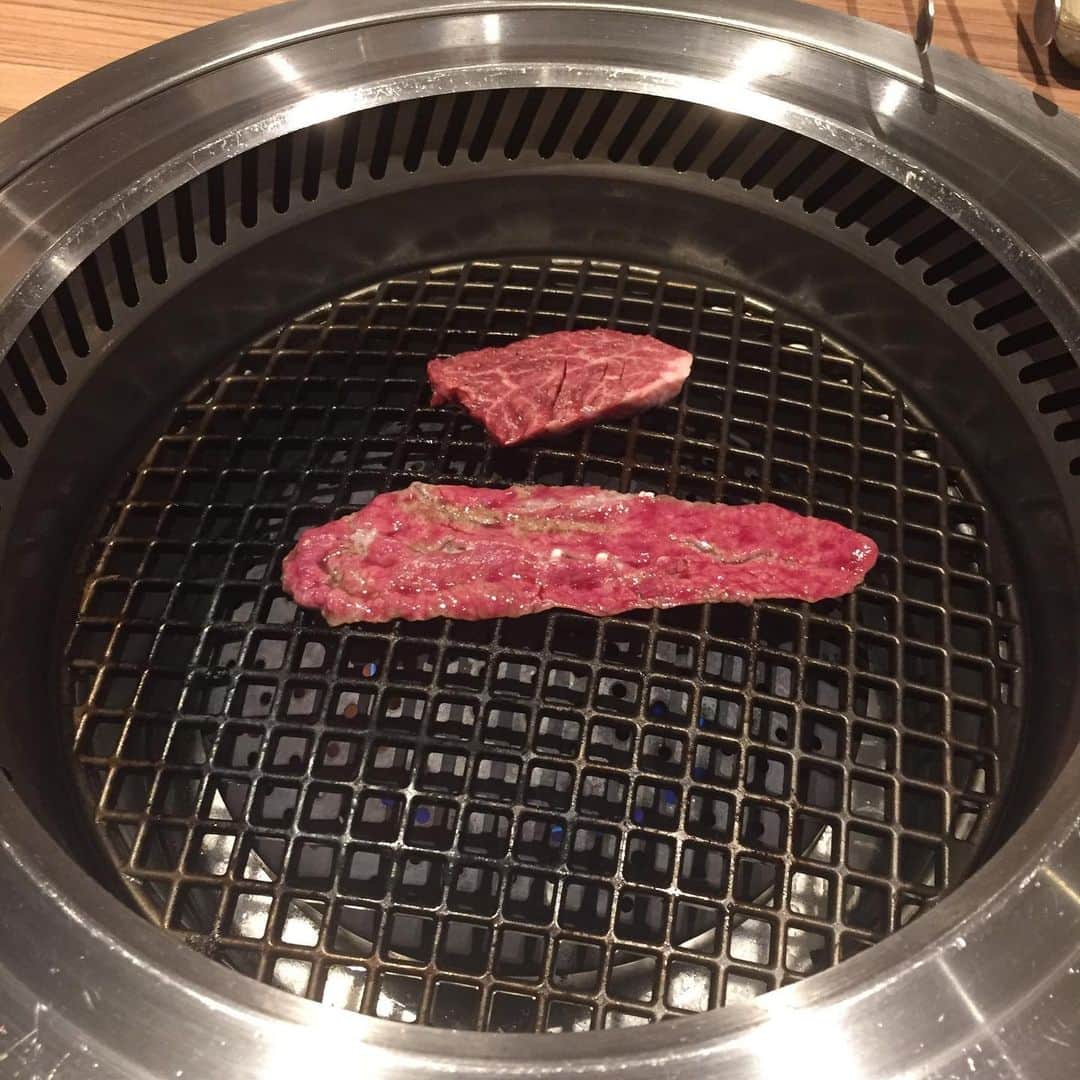 ほんこんさんのインスタグラム写真 - (ほんこんInstagram)「昨夜は 焼肉行ってBAR行って餃子行きました。 満喫🍻🍷🥩 #焼肉 #餃子 #満腹 #ほんこん  #海蔵kaizou  #海蔵」9月7日 14時17分 - hongkong2015_4_9