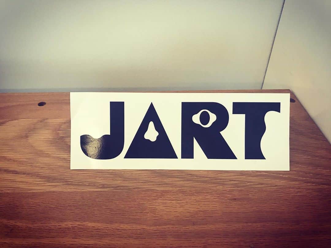 じゅんぺいさんのインスタグラム写真 - (じゅんぺいInstagram)「・ ・ ん〜、いいロゴですね。  JART(ジャール)と読みます。  フランス語読みです。  アートユニットです！  ワクワクする〜！ ・ ・ #jart #ジャール #お笑いとアート #9/15 #スパイラルホール青山  #ジャルジャル #倉本美津留 #ゲスト #渋谷慶一郎 さん #イベントの詳細はプロフィール欄から飛べます！」9月7日 14時44分 - jarujaru_jjg
