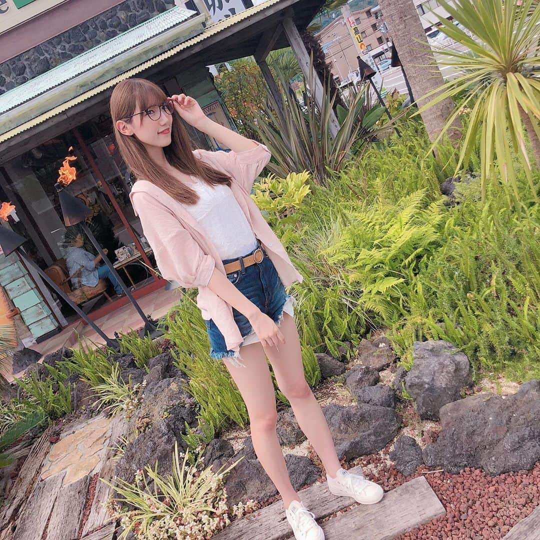 田中菜津美さんのインスタグラム写真 - (田中菜津美Instagram)「昨日の私服です❤️ 久しぶりに30℃を超えていたので 涼しい格好👌 . @whoswhochico のシャツは 後ろがリボンになってて可愛い💕 タグ付けしてます🙆‍♀️ . #ootd #コーデ #ファッション #coordinate #fashion #私服 #emoda #コンバース #whoswhochico」9月7日 15時12分 - natsumitanaka_0810