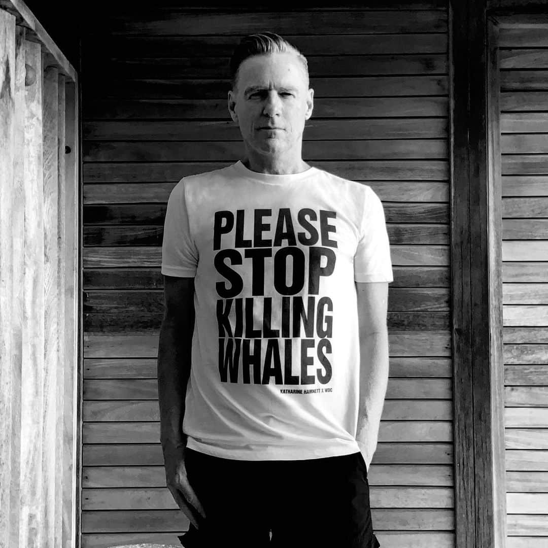 ブライアン・アダムスのインスタグラム：「Just the fact that this T-shirt has to get printed blows my mind. I remember the save the whales campaign from the 1970s! Even after years of people campaigning to stop whaling, there are still countries that persist like Japan, St Vincent/Bequia, the Faroe Islands and Norway that consider it acceptable to kill these magnificent giants. There’s no need for it, despite any cultural or aboriginal claims of sustainability. The future is recognising that killing animals for food is fucking up the planet. Thanks to @katharinehamnett for the T-shirt. #pleasestopkillingwhales #inspire #pleasestopkillingwhalesanddolphins #savethewhales #govegan 🌱 🐋 🐳」