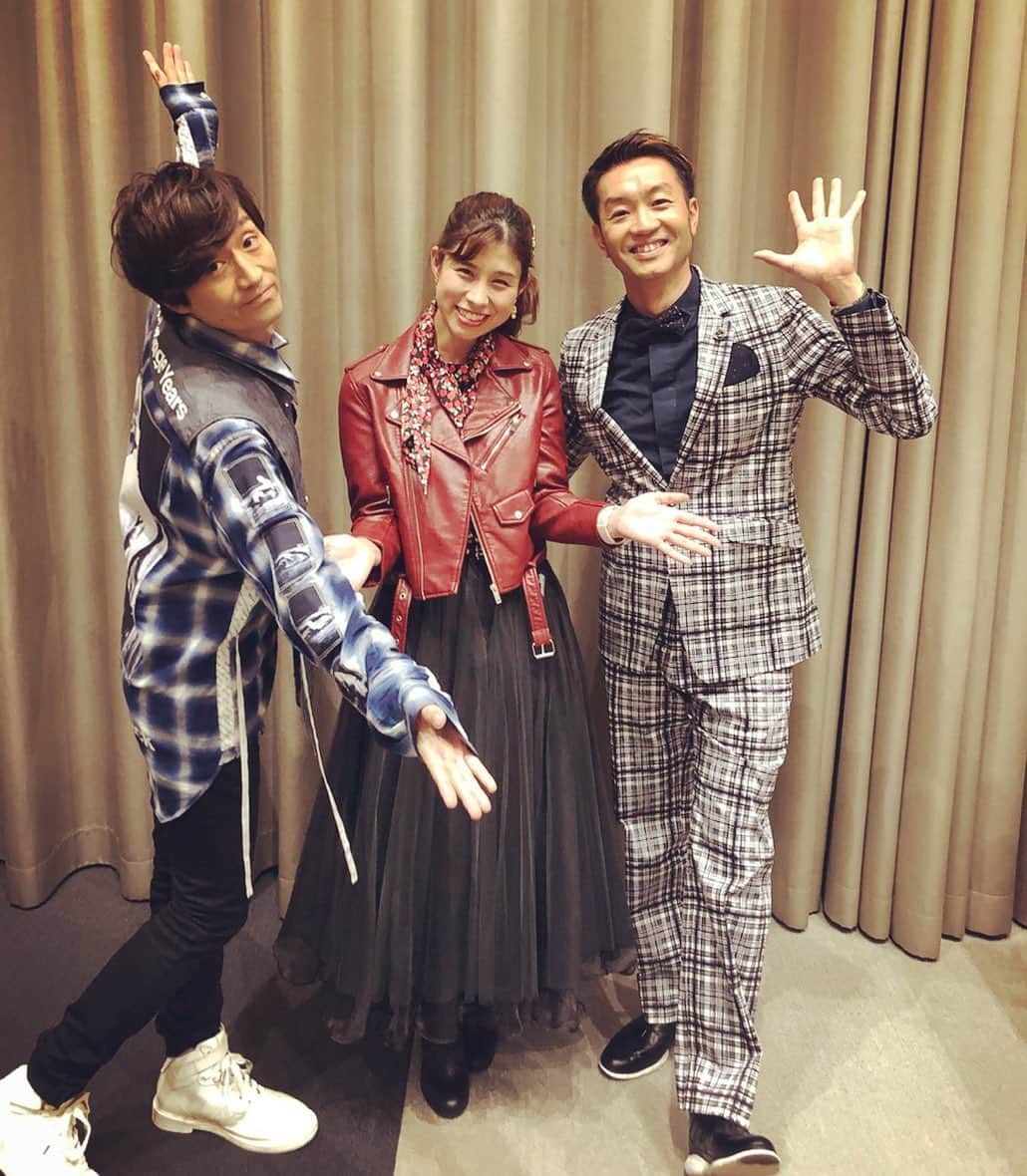 高樹リサさんのインスタグラム写真 - (高樹リサInstagram)「昨日は「阪急メンズ大阪FASHION EXHIBHTION NIGHT AUTUMN&WINTER 2019」拓人さん、オチケンさんとMCを担当させて頂きました✨ 秋冬の最新ファッションや、様々なコンテンツ、大人気のアンダーウェアショーなど、昨夜も大盛り上がりでとても煌びやかな夜でした🤗✨ #FASHION #EXHIBITION #NIGHT #阪急メンズ大阪」9月7日 15時26分 - lisalisa_takagi