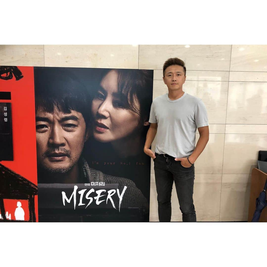 チン・テヒョンさんのインスタグラム写真 - (チン・テヒョンInstagram)「꿈이라는게 가고자했던 그장소에서 바라보았던 선배님들을 만난다는것 나도처음엔 무대에섰고 공부했었고 대사를하고 호흡을했던 대학초년생 많은것들을 느낄수있게 보여주셨던 무대연기들 같은동료로 응원 할수있게 해주신 꿈의 선배님들 감사합니다  #연극 #미져리 #김성령 #선배님」9月7日 15時31分 - taihyun_zin