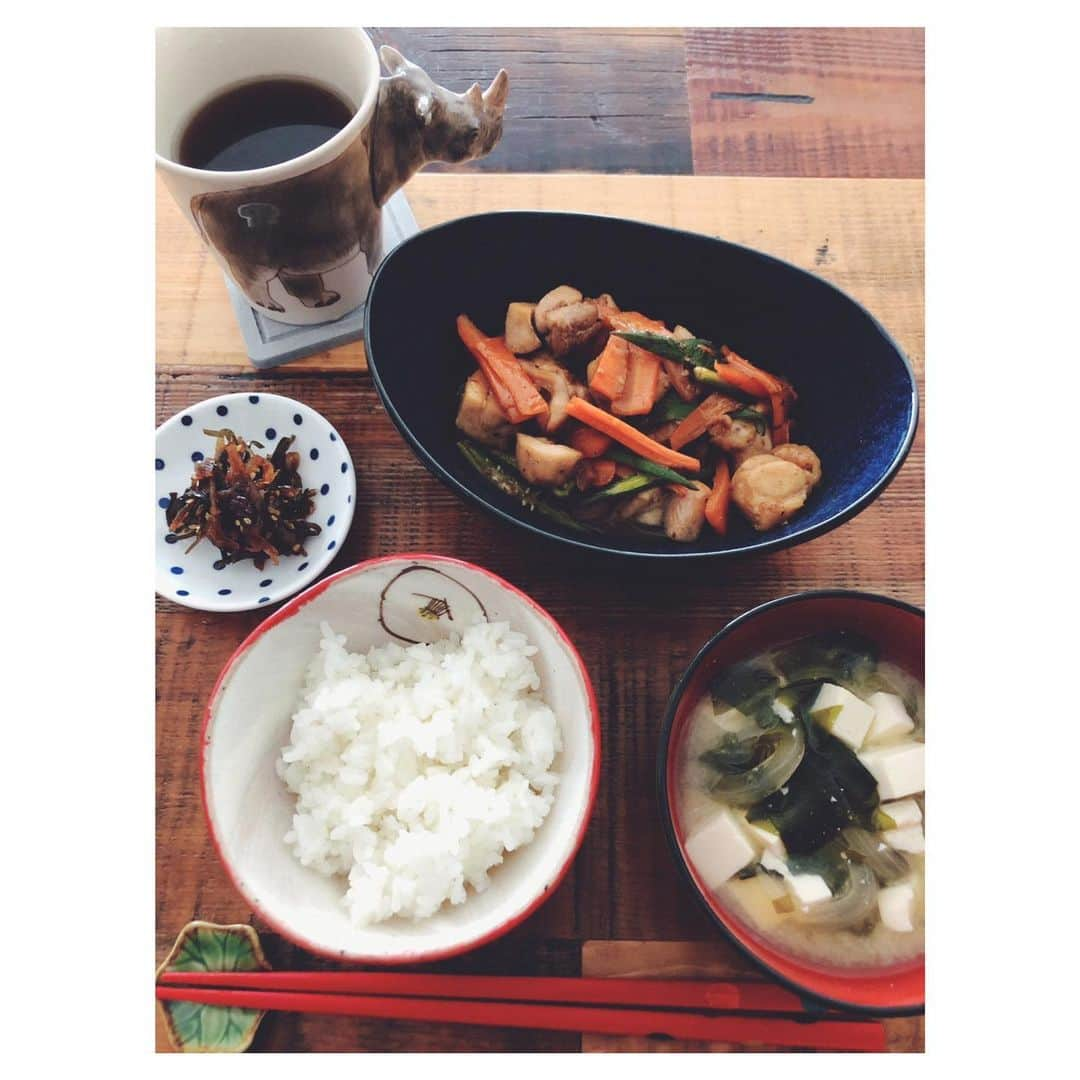 笹峯愛さんのインスタグラム写真 - (笹峯愛Instagram)「昨夜の晩ご飯。  手抜きマックスの金曜日でした。  ヘルシオを買ってくれる話しがあり 変なテンションになってしまい  迷っていた ハンドブレンダー（良いやつ）自分で ポチッとしてもうた。  もう引き返せない。」9月7日 15時38分 - mineco.m