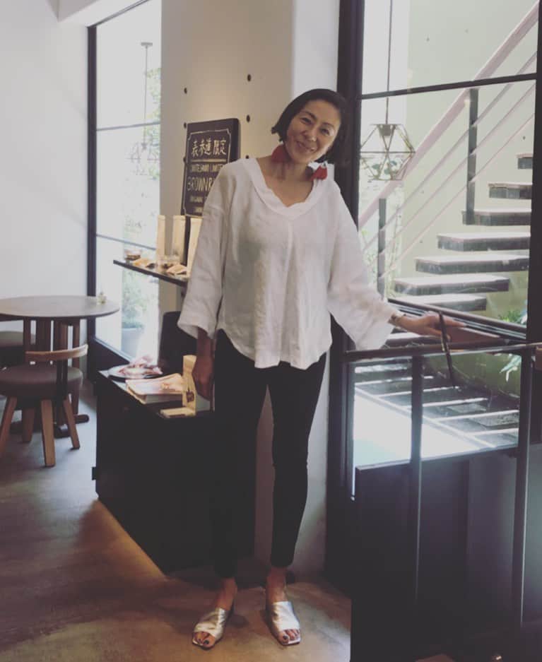 のインスタグラム：「. 今日は @nealsyardremedies_school  のナチュラルビューティ講座でした！あっと言う間の3時間  来て下さった皆さん楽しい時間をありがとう😊  美の意識改革して行こうね❤️出来る事から😉引き続き月末よろしくです〜 #beauty  #naturalbeauty  #healthylifestyle  @nealsyardremedies_school  #rikaco_fashion  #❤️」