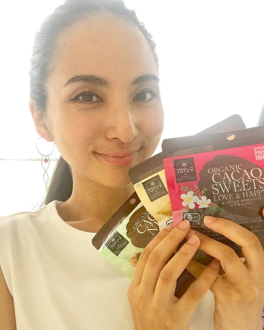 芥川舞子のインスタグラム：「カカオニブ好きが高じて、この度カカオニブアンバサダーに就任いたしました❤️ ・ 本当に大好きで、可能な限りずっと食べていたい食べ物です... ・ これからカカオニブの素晴らしさ、美味しい食べ方など少しずつご紹介していきます！ ・ サポート頂いているカカオニブ販売会社様はこちら🔗 <モバイルスーパーフードナチュラルズ> https://gurusuguri.com/shop/super-foods-trading/ または @sft_forna よりご覧頂けます。 ・ ・ #カカオニブ #モバイルカカオスーパーフード #カカオニブアンバザダー #スーパーフーズトレーディング」