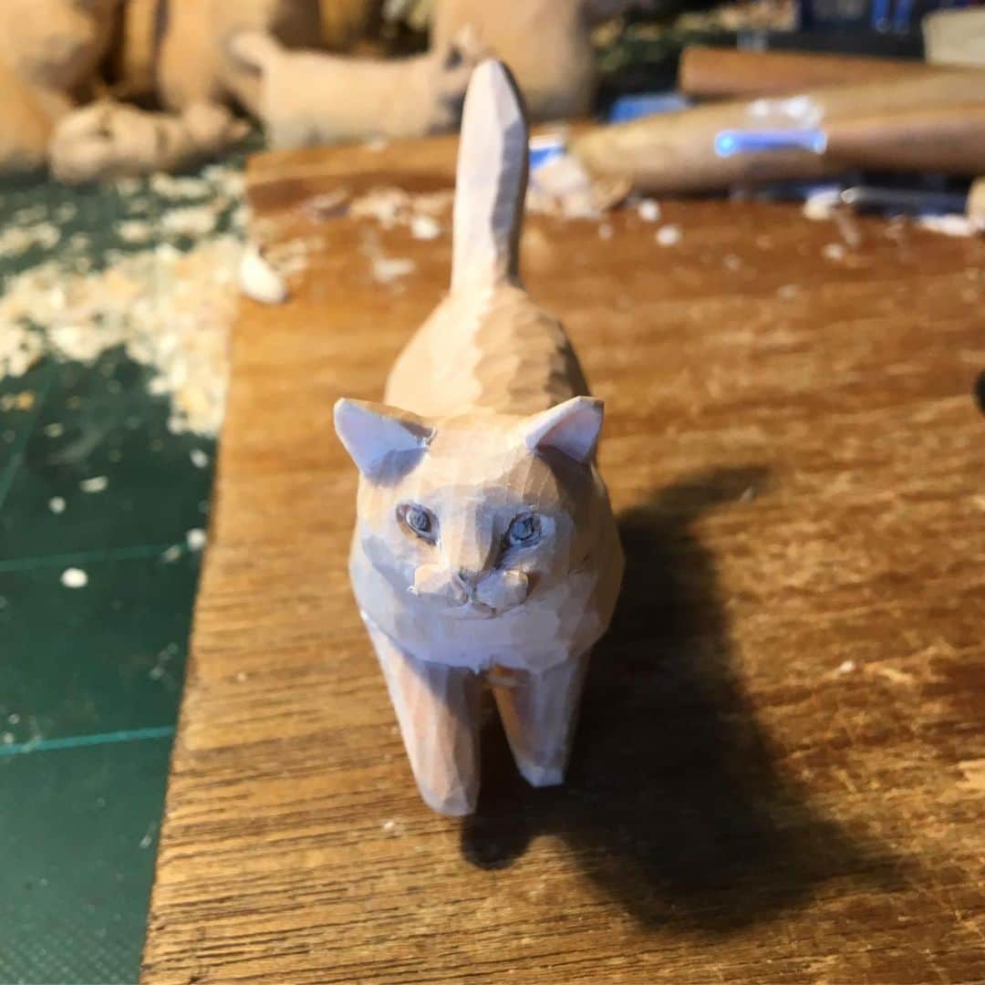 yamanekoさんのインスタグラム写真 - (yamanekoInstagram)「こんにちは  #ねこ #ねこ部 #ねこすたぐらむ #cat #catstagram #catsofinstagram #彫刻#木彫り猫 #sculpture #woodworking #woodsculpture #バンナイリョウジ」9月7日 16時28分 - yamaneko5656