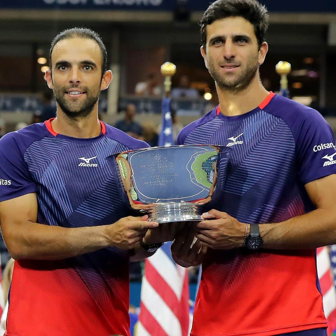 のインスタグラム：「Hublot is proud to welcome tennis players Juan Sebastian Cabal @jscabal and Robert Farah @robertfarah in the Hublot Family. Congratulations for their victory in New York yesterday. 🎾#HublotLovesTennis」
