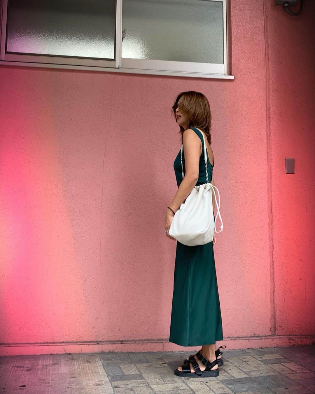 のインスタグラム：「明日は原宿でフリマ❣️ . みんなに会えるの楽しみ🔥😍 . なんだが、台風が来てるみたいでちょっと時間を早めてやることになったよ🙏 . ➡︎11:00〜16:00に変更🔥 . ゆんとなつこちゃんとゆるりとお店やさんみたいな感じでやってるのでお1人でのお買い物も大歓迎だよ🥰 . 夏物と秋物、コスメなど用意してお待ちしてます✨ . 値段は500〜5000円くらいだよ💁🏽‍♀️💭 . 天気だけ不安だけど、みんな気をつけて来てね🧡🧡🧡 . #flea market #girls #原宿 #フリマ」
