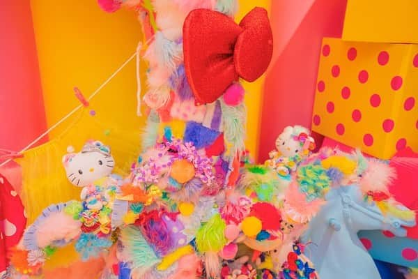 KAWAII MONSTER CAFEさんのインスタグラム写真 - (KAWAII MONSTER CAFEInstagram)「🚨UNTIL 8th Sep TOMORROW🚨 SPECIAL AREA WITH @hellokitty Meltea Hello Kitty Room is until 8th Sep!!💨 Collaboration menu will go on until 30th Se🎀❤️🧡💛💚💙💜 Repost from @moshimoshinippon thank you for coming😍 #kawaiimonstercafe #monstercafe #カワイイモンスターカフェ  #destination #tokyo #harajuku #shinuya #art #artrestaurant #colorful #color #pink #cafe #travel #trip #traveljapan #triptojapan #japan #colorfulfood #rainbow #rainbowcake #rainbowpasta #strawberry #pancakes #takeshitastreet #harajukustreet #harajukugirl #tokyotravel #onlyinjapan #hellokitty」9月7日 16時44分 - kawaiimonstercafe