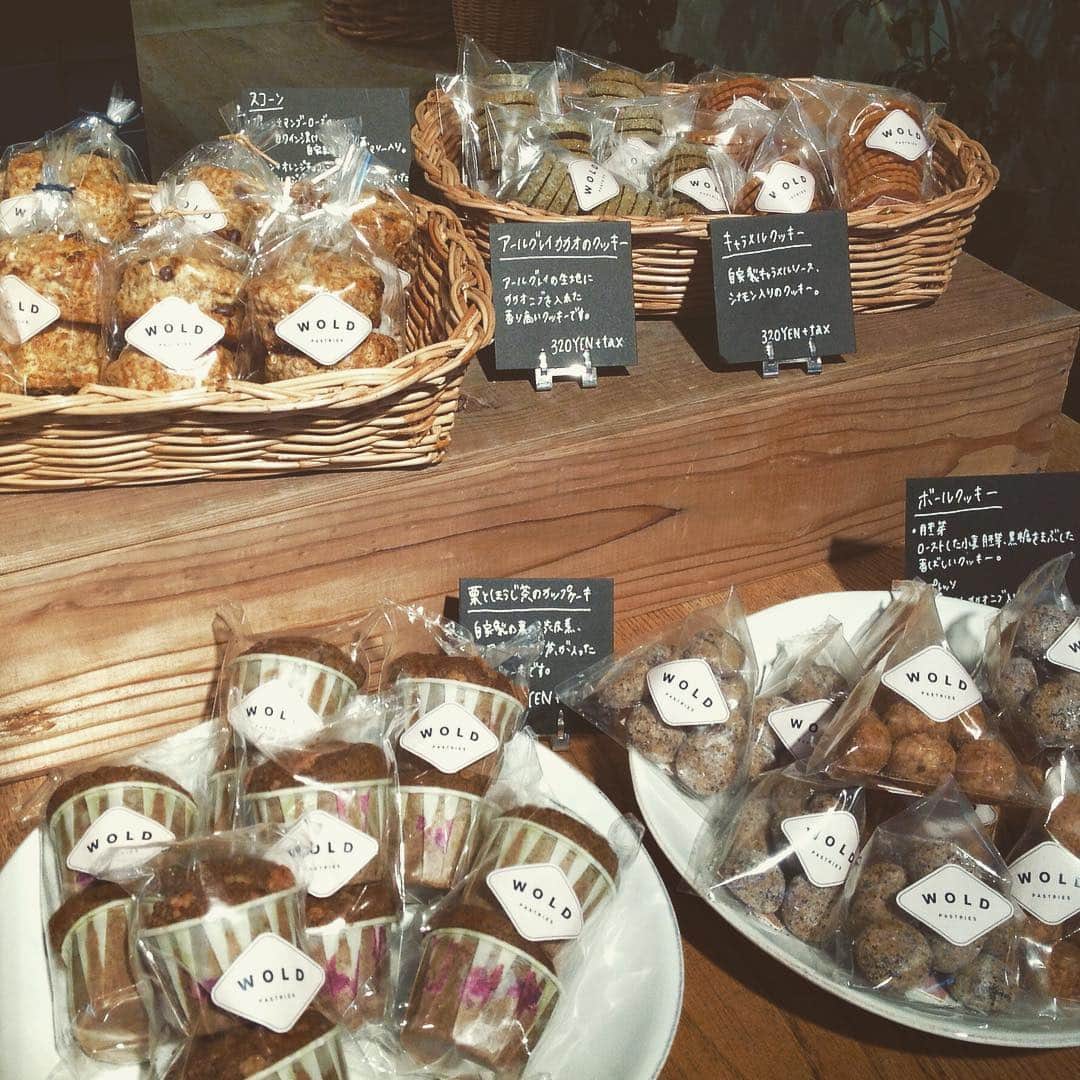 のインスタグラム：「<MARKET-jiyugaoka> 本日、自由が丘店では月1でお届けしているWOLD PASTRIESさん(@woldpastries)の焼き菓子が届きました。 . ドライマンゴーやオレンジピールが入った爽やかなスコーンや栗の渋皮煮、静岡産のほうじ茶が入ったカップケーキなど限定入荷しております。この機会にいかがでしょうか。 . タルトは好評につき完売致しました。 . みなさまのお越しをお待ちしてます。 *なくなり次第終了となります。 .  #todaysspecial #トゥデイズスペシャル #jiyugaoka #WOLDPASTRIES」