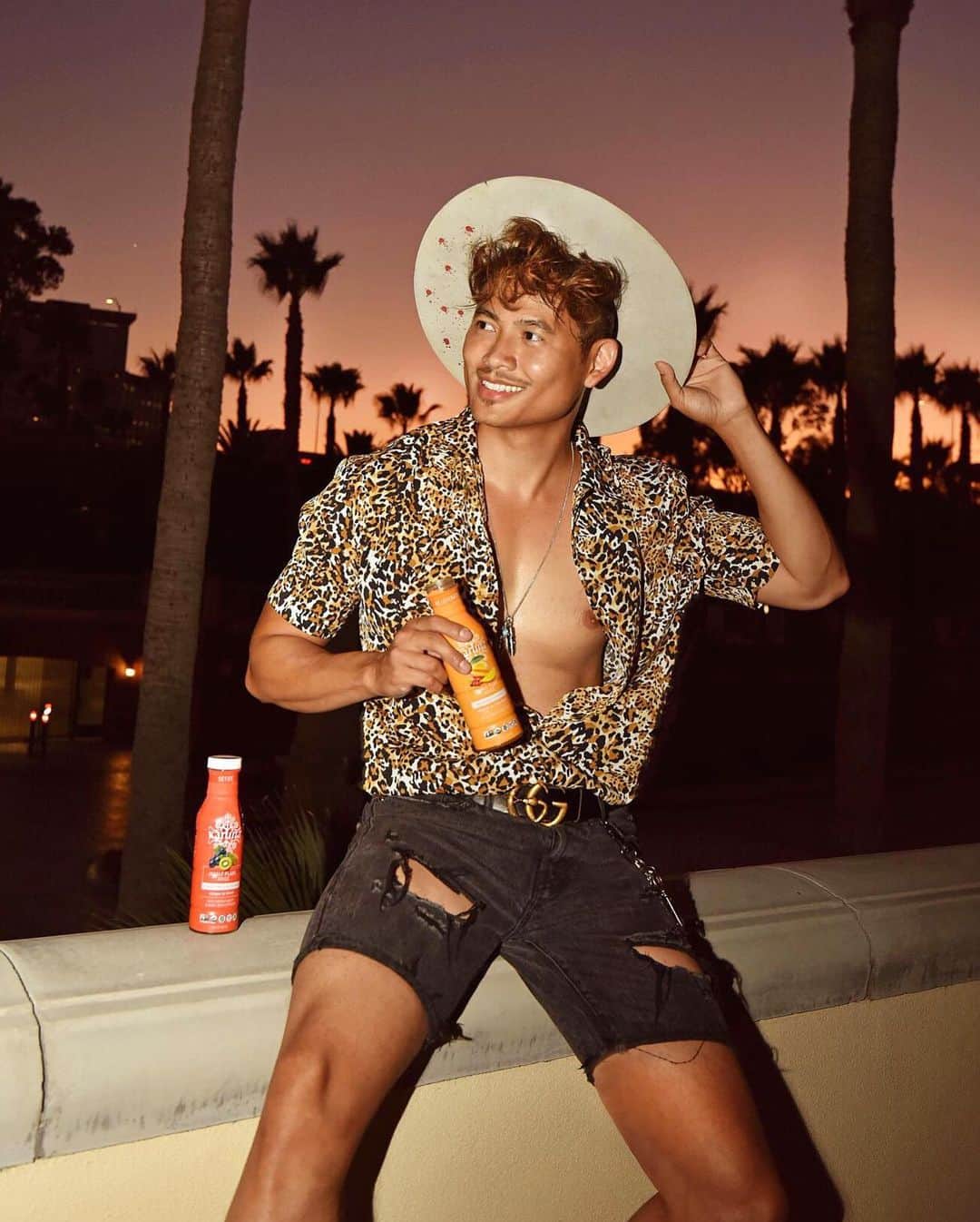 STYLE4GUYSのインスタグラム：「Found the best healthcare drink on the market in @mykaruna💥. Feeling amazing and helps me excel at a healthy lifestyle activity. Thanks to the guidance of my favorite digital marketing agency @t1advertising💥  #Wellness #Detox #myKaruna #Poweredbyt1advertising」