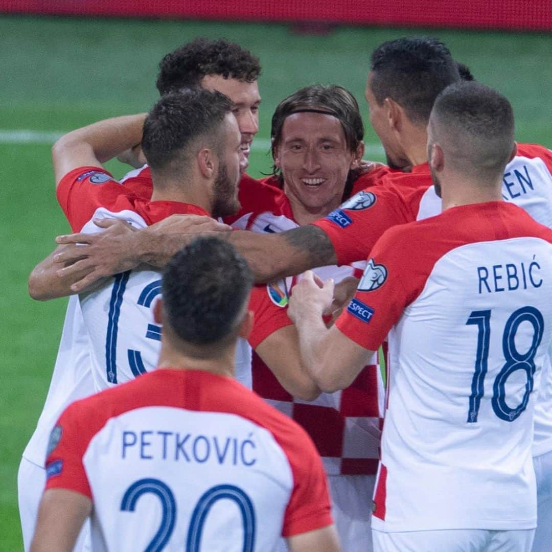 ルカ・モドリッチさんのインスタグラム写真 - (ルカ・モドリッチInstagram)「Bravooo Hrvatska! 🇭🇷💪🏻🙏🏻 Important win and what a performance by the team! 🔝⚽️ #RoadToEuro2020 #IznadSvihHrvatska 🇭🇷」9月7日 17時14分 - lukamodric10