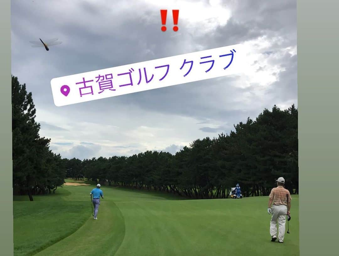 川原由維さんのインスタグラム写真 - (川原由維Instagram)「今日は、来月【日本オープン🇯🇵】の開催される、『古賀ゴルフクラブ』で、生徒さんのラウンドレッスンでした！ ただでさえ難しい古賀が… 日本オープンに備えてコースは凄いことになってました😅  ラフが長い、バンカーは砂が増し増しになっててピャー😅 私もラフと戦ったら、肩を負傷しました😅 難易度がはるかに上がってました😭  そんな難しい中でも、皆さん随所に良い結果も出てました☺️ 長いラフでの打ち方や、クラブ選択など、コースマネージメントもレクチャー致しまして、次の課題をがんばりましょー‼️と締めくくりました😉  追伸… この時期のカートなしの歩きプレーはまだまだ中々ハードですね😅 皆さんお疲れさまでした‼️ #ゴルフ#ゴルフ女子#日本オープン#来月#激しさが#はんぱない#ラフ長い#バンカー難しい#古賀ゴルフクラブ #肩負傷#恥ずかしい」9月7日 17時36分 - yui5520