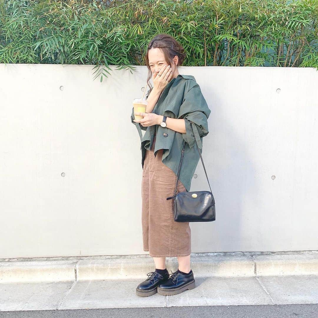 haruさんのインスタグラム写真 - (haruInstagram)「ㅤㅤㅤㅤㅤㅤㅤㅤㅤㅤㅤㅤㅤ ㅤㅤㅤㅤㅤㅤㅤㅤㅤㅤㅤㅤㅤ ㅤㅤㅤㅤㅤㅤㅤㅤㅤㅤㅤㅤㅤ #ootd ㅤㅤㅤㅤㅤㅤㅤㅤㅤㅤㅤㅤ 最後にアウターなし載せてますが 秋とりいれてみました🍁💕 ( なのに今日暑い、、、🥵 ) ㅤㅤㅤㅤㅤㅤㅤㅤㅤㅤㅤㅤ 中はブラウンコーデで アウターをカーキに✨ お尻がカバーできるショートトレンチ🥺❤️( 笑 ) ㅤㅤㅤㅤㅤㅤㅤㅤㅤㅤㅤㅤㅤ スカートもトップスもめちゃくちゃお気に入り☺// ㅤㅤㅤㅤㅤㅤㅤㅤㅤㅤㅤㅤㅤ ❤︎ tops : #kastane ¥3456 ❤︎ skirt : #gu ¥1990 + tax  Sサイズ ❤︎ outer : #fifth ¥6890  Mサイズ ❤︎ shoes : @grl_official ¥2499 ❤︎ bag : #senceofplacebyurbanresearch ¥4212 ㅤㅤㅤㅤㅤㅤㅤㅤㅤㅤㅤㅤㅤ ㅤㅤㅤㅤㅤㅤㅤㅤㅤㅤㅤㅤㅤ えりこちゃんがたくさん撮ってくれた☺📷 ありがとう☺💓💓💓 ㅤㅤㅤㅤㅤㅤㅤㅤㅤㅤㅤㅤㅤ ヘアアレンジは夜に載せますね🧡 ㅤㅤㅤㅤㅤㅤㅤㅤㅤㅤㅤㅤㅤ #grl#グレイル#低身長コーデ#プチプラコーデ#fifthtl#フィフス#秋アウター#トレンチコート#カジュアル#アウター @fifth_store #ショートトレンチコート #GUコーデ#ベッチンタイトスカート #harucd ㅤㅤㅤㅤㅤㅤㅤㅤㅤㅤㅤㅤ」9月7日 17時49分 - __haru3