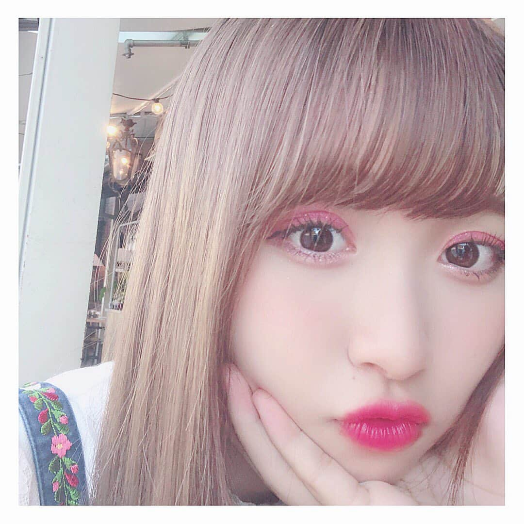 中野あいみさんのインスタグラム写真 - (中野あいみInstagram)「﻿ ﻿ 👁👄👁﻿ ﻿ ♥︎︎ - ♥︎︎ - ♥︎︎ - ♥︎︎ - ♥︎︎ - ♥︎︎ - ♥︎︎ - ♥︎︎ - ♥︎︎ - ♥︎︎ - ♥︎︎ - ♥︎︎ - ♥︎︎﻿ ﻿ #中野あいみ #あいみんぐらむ #ドあっぷぷー #ドアップすぎてビックリした ？ #ドアップなんてSNS上めったに載せないから自分でも載せたことにビックリしてる #笑 #安定に目元はピンキュですっ #アイメイク #ピンクメイク #写真撮ってたらほっぺぷにーってしてきたんですよ #さすが私の妹的存在の友達ちゃん #やることがいちいち可愛い #にゃは #カフェ」9月7日 17時52分 - nakano_aimi