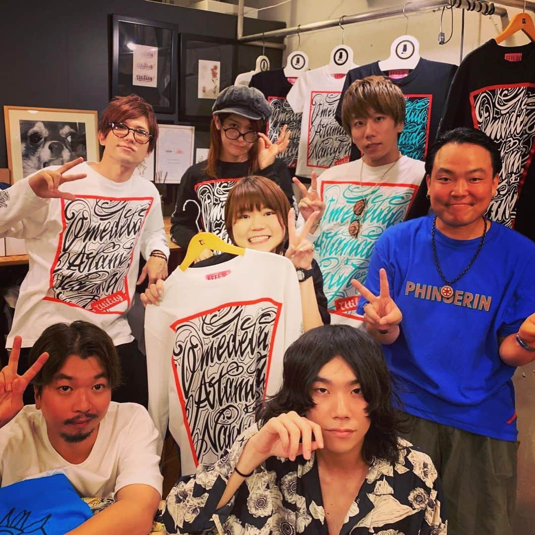 セキはん（コロナナモレモモ）のインスタグラム：「utility×オメでたい頭でなにより  utility店頭予約イベント🥺 あっという間の2時間だった。 また来年もこういうのやれたらいいね(希望)🥺🥂✨ みんないっぱい着てやってね🥺  #utility #オメでたい頭でなにより #4枚目 #明後日の方を見てる」