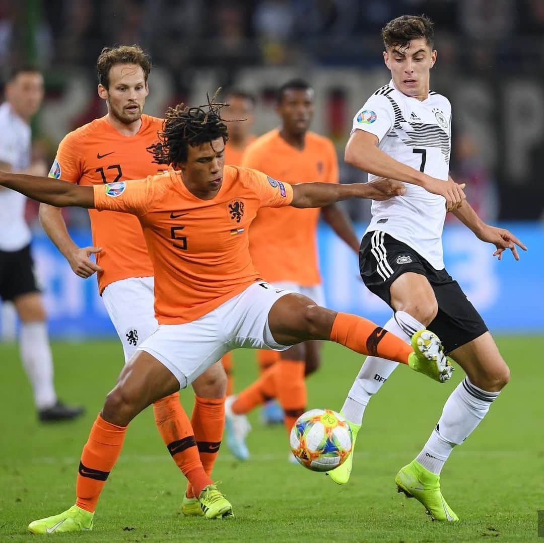 ナタン・アケのインスタグラム：「Big win against Germany yesterday!🦁🇳🇱」