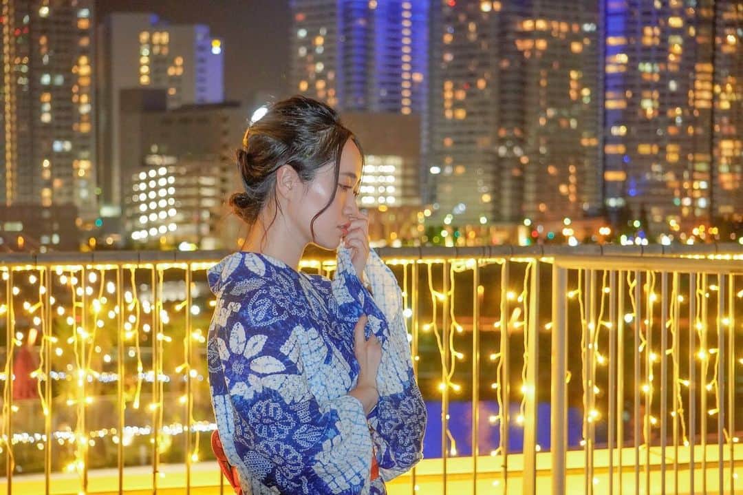 江守沙矢さんのインスタグラム写真 - (江守沙矢Instagram)「珍しい。夜景と浴衣。 . . . . . . ,  #横浜 #yokohama #浴衣 #浴衣ポートレート #ポートレート #portrait #ファインダー越しの私の世界 #ファインダー越しのわたしの世界 #浴衣 #絞り浴衣 #有松絞り #ナイト撮影 #ナイトポートレート #浴衣着こなし #江守沙矢 #浴衣散策 #kimono #yukata  #和装  #和服 #japanesemakeup #japanesegirl #japantravel #japanesecalture #景色最高 #フォトジェニック #フォトジェニ #japantrip」9月7日 18時14分 - saya_emori