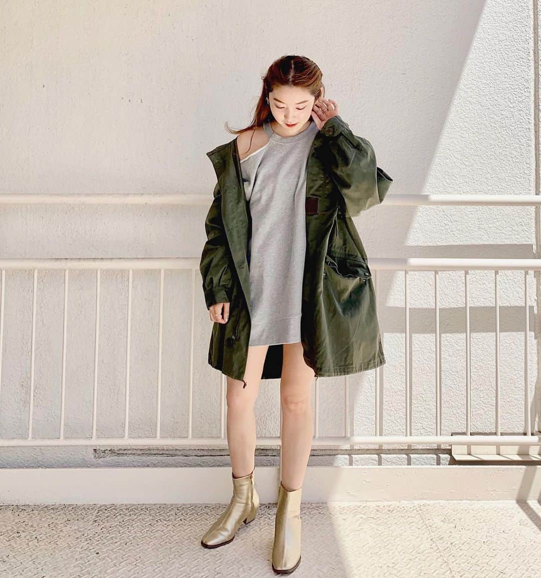 mina hinokuchiのインスタグラム：「. @kattail_vintage ♡♡♡ who's who Chicoで展開している リメイクブランド🍃 . リメイクだからちょっとずつ違ったり 数も少ないので大切に着たくなるアイテムばかり☀︎ . カタログでも使用したミリタリーコートと オーバーサイズのスエットをリメイクしたワンピ♡ この組み合わせがとても可愛かった！ . 各店入荷数が僅かなので気になる方はお早めに♪♪ . #whoswhochico #スーブフーチコ #kattail #リメイク」