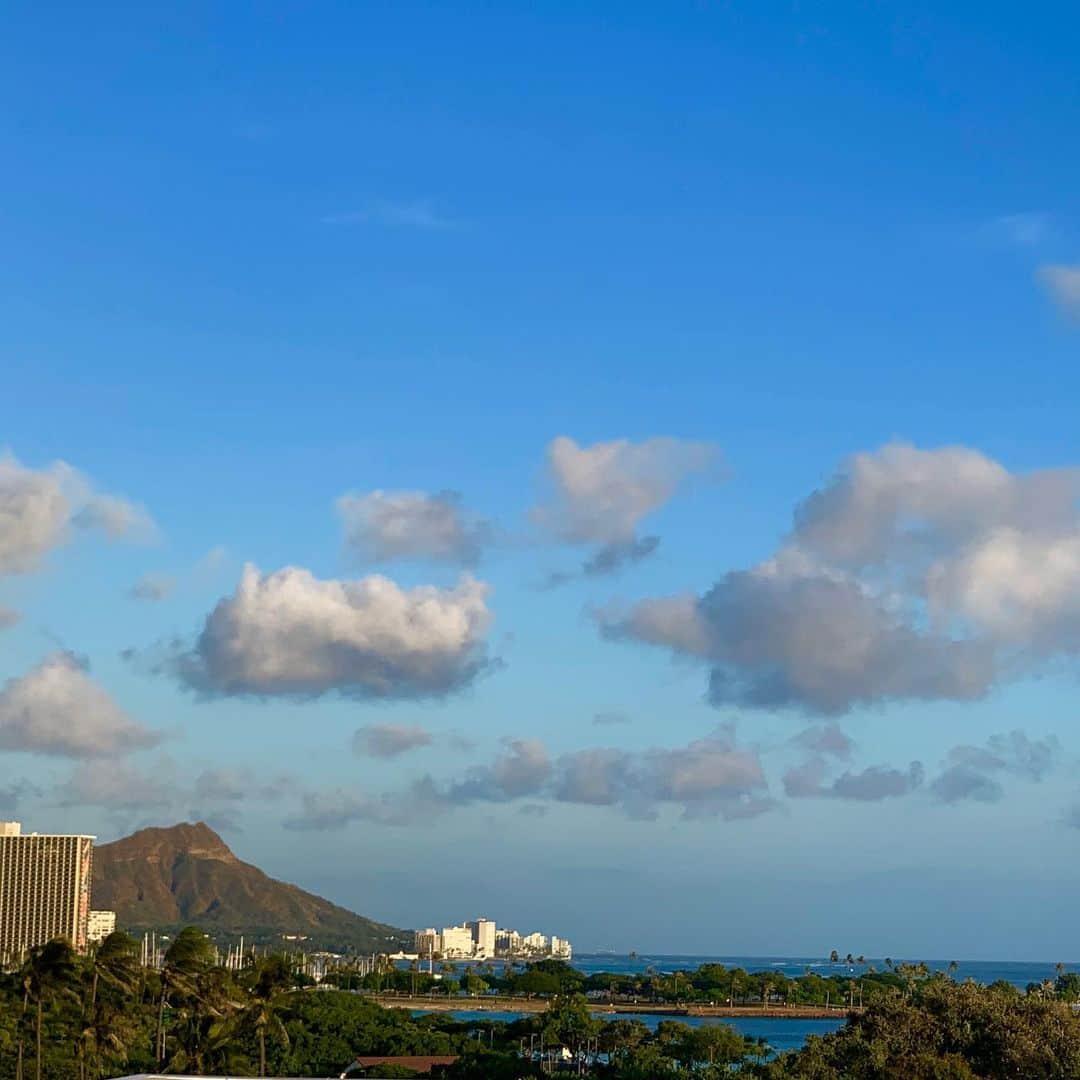 薬丸裕英さんのインスタグラム写真 - (薬丸裕英Instagram)「Hawaii Sunset！  #hawaii  #hawaiisunset  #ハワイ夕日  #ダイヤモンドヘッド  #ハワイ今日の空」9月7日 18時44分 - hirohide.yakumaru