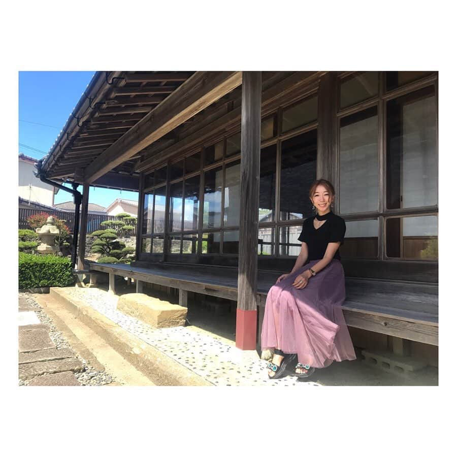 浜崎美保さんのインスタグラム写真 - (浜崎美保Instagram)「和歌山の串本でステキな場所に出会いました✨ ・ ・ 古民家を改装したお宿『NIPPONIA』🇯🇵 ・ ・ こちらは宿泊するお客様がお食事をする場所🍽一般の方のお食事のみも受け付けているそう😌 ・ ・ とっっってもおしゃれ✨ 歴史を感じながらゆったりと贅沢な時間が流れる場所。移住者でもあるスタッフさんにお話しを伺うこともできました😊 ・ ・ ・ ここでお食事したいよー🤤💗 ・ ・ ・ 和歌山 #わかやま和み暮らし #なんて素敵な和歌山なんでしょう #スカロケ  #スカロケ的和歌山旅 #スカロケ移住推進部 ・ #NIPPONIA #古民家 #稲村亭 #串本 #歴史 #絶景 #旅 #wakayama #trip #travel」9月7日 19時03分 - mihohamasaki_japan