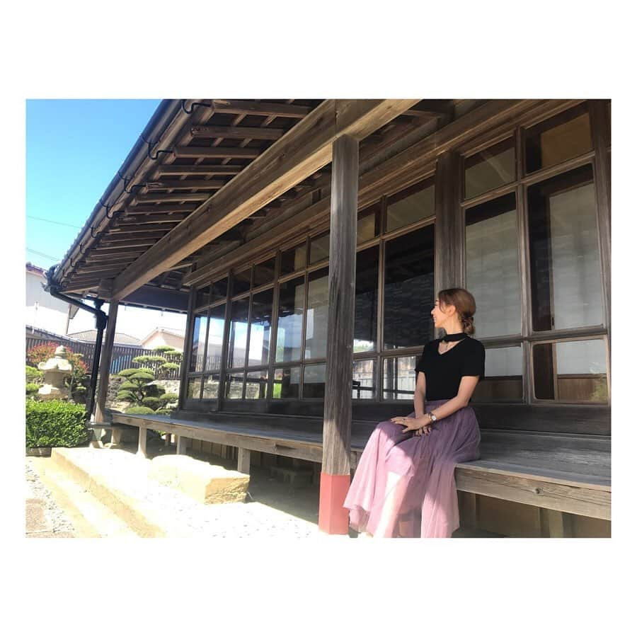 浜崎美保さんのインスタグラム写真 - (浜崎美保Instagram)「和歌山の串本でステキな場所に出会いました✨ ・ ・ 古民家を改装したお宿『NIPPONIA』🇯🇵 ・ ・ こちらは宿泊するお客様がお食事をする場所🍽一般の方のお食事のみも受け付けているそう😌 ・ ・ とっっってもおしゃれ✨ 歴史を感じながらゆったりと贅沢な時間が流れる場所。移住者でもあるスタッフさんにお話しを伺うこともできました😊 ・ ・ ・ ここでお食事したいよー🤤💗 ・ ・ ・ 和歌山 #わかやま和み暮らし #なんて素敵な和歌山なんでしょう #スカロケ  #スカロケ的和歌山旅 #スカロケ移住推進部 ・ #NIPPONIA #古民家 #稲村亭 #串本 #歴史 #絶景 #旅 #wakayama #trip #travel」9月7日 19時03分 - mihohamasaki_japan