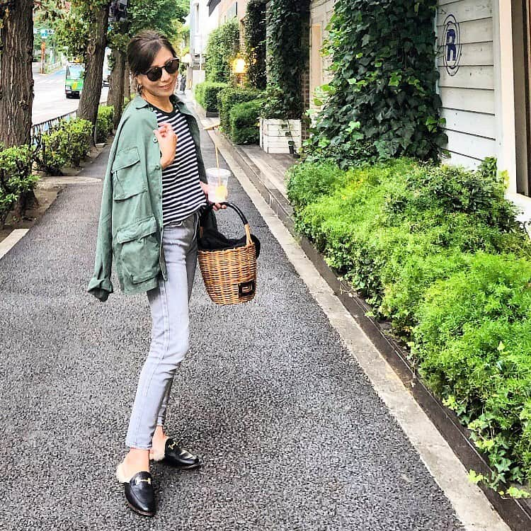 chiyo1173さんのインスタグラム写真 - (chiyo1173Instagram)「#outfitoftheday  服も背景も緑だった 笑🌿 ・ ・ jacket、shoes：#deuxiemeclasse #ドゥーズィエムクラス  tops：#jarnalstandardrelume #ジャーナルスタンダード  denim：#upperhights #アッパーハイツ bag：#ebagos #エバゴス ・ ・」9月7日 19時10分 - chiyo1173