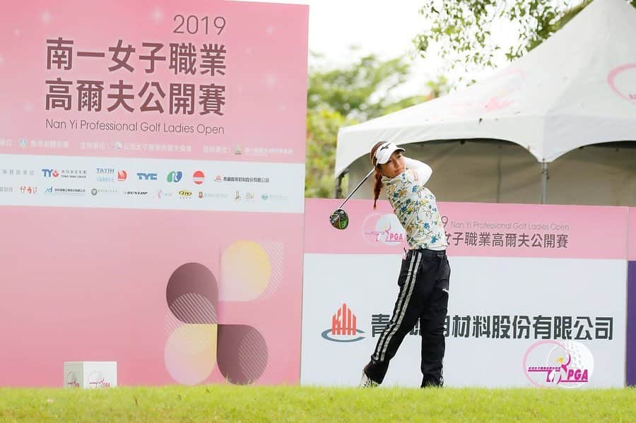 山下美樹さんのインスタグラム写真 - (山下美樹Instagram)「. .  Nan Yi Professional Golf Ladies Open  8位Tでした！  クラブが折れてしまうトラブルもありましたが、みんなが助けてくれてなんとか試合に臨む事が出来ました🤣🤣 . みなさん本当にありがとうございます😢 . Babeクラブありがとう😭💓 . . #台湾 #ゴルフ#artisticandco #russeluno #callejera #アデランス #ミズノ #golf #taiwan #tlpga #高尔夫球」9月7日 19時13分 - miki.0245