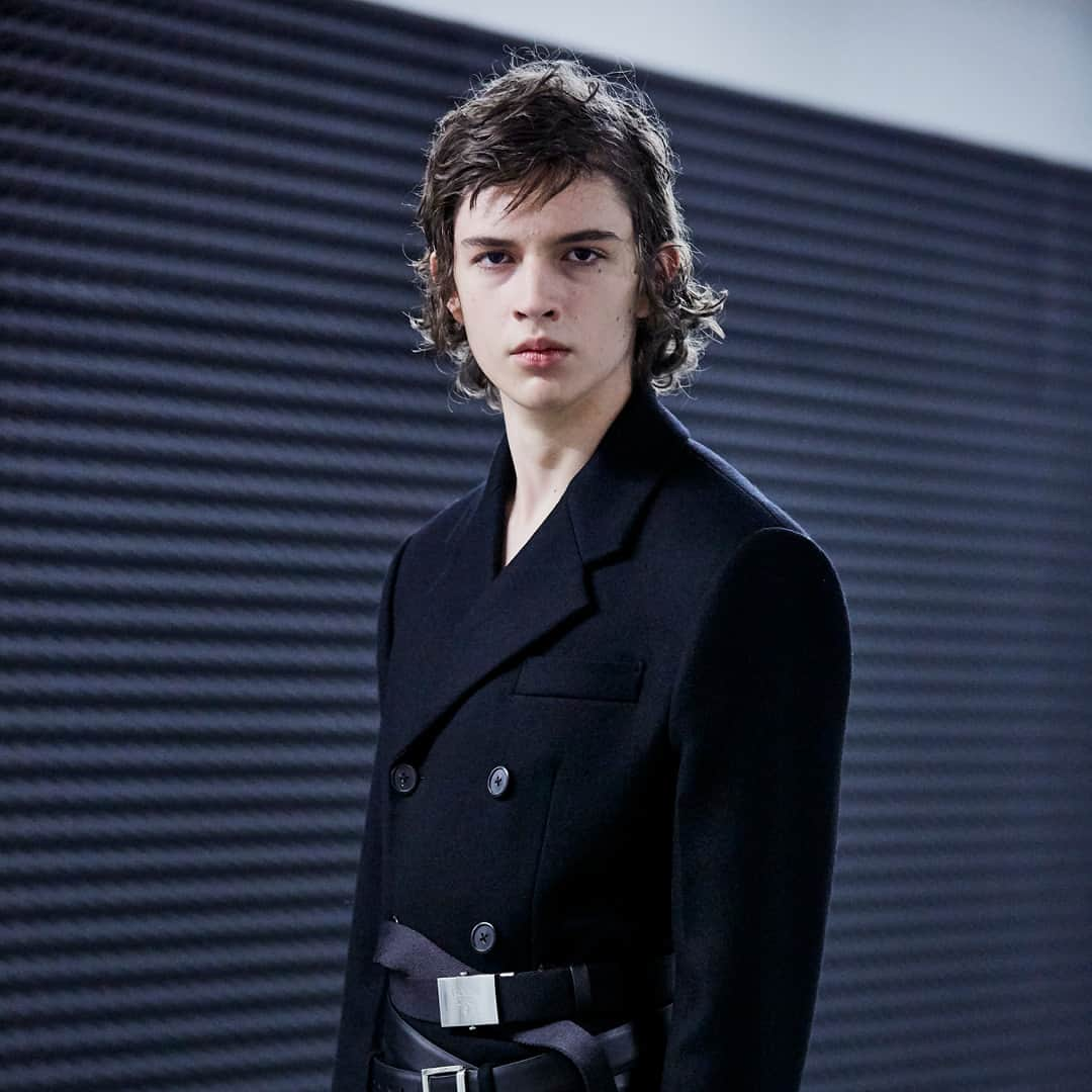 プラダさんのインスタグラム写真 - (プラダInstagram)「A new perspective on suiting. The #PradaFW19 collection offers tailored wool jackets and layerable belts, as seen backstage after the show. Discover more via link in bio. #PradaAnatomyOfRomance #Prada」9月7日 19時14分 - prada