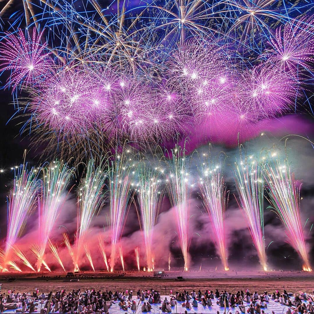 コサさんのインスタグラム写真 - (コサInstagram)「ここの花火大会は至近距離なので大迫力 来年までにもっと広く撮れる広角レンズが欲しいなぁ .  Location:長野 Nagano / Japan  Data:2019.8/５ .  #花火 #信州上田大花火大会 #信州上田 #長野 #colore_de_saison #light_nikon #sorakataphoto #jgrv_member #IGersJP #bestphoto_japan #longexposure_japan #japan_night_view_member #TandDフォトコンテスト2019 #discover #japan_of_insta #s_shot #広がり同盟メンバー #LBJ_VIP #LBJ_火 #nipponpic_member #art_of_japan_ #tokyocameraclub #dpj_member #team_jp_ #IG_PHOS #photo_jpn #ptk_japan #pt_life_ #bestjapanpics #Lovers_Nippon」9月7日 19時18分 - kosa_photo