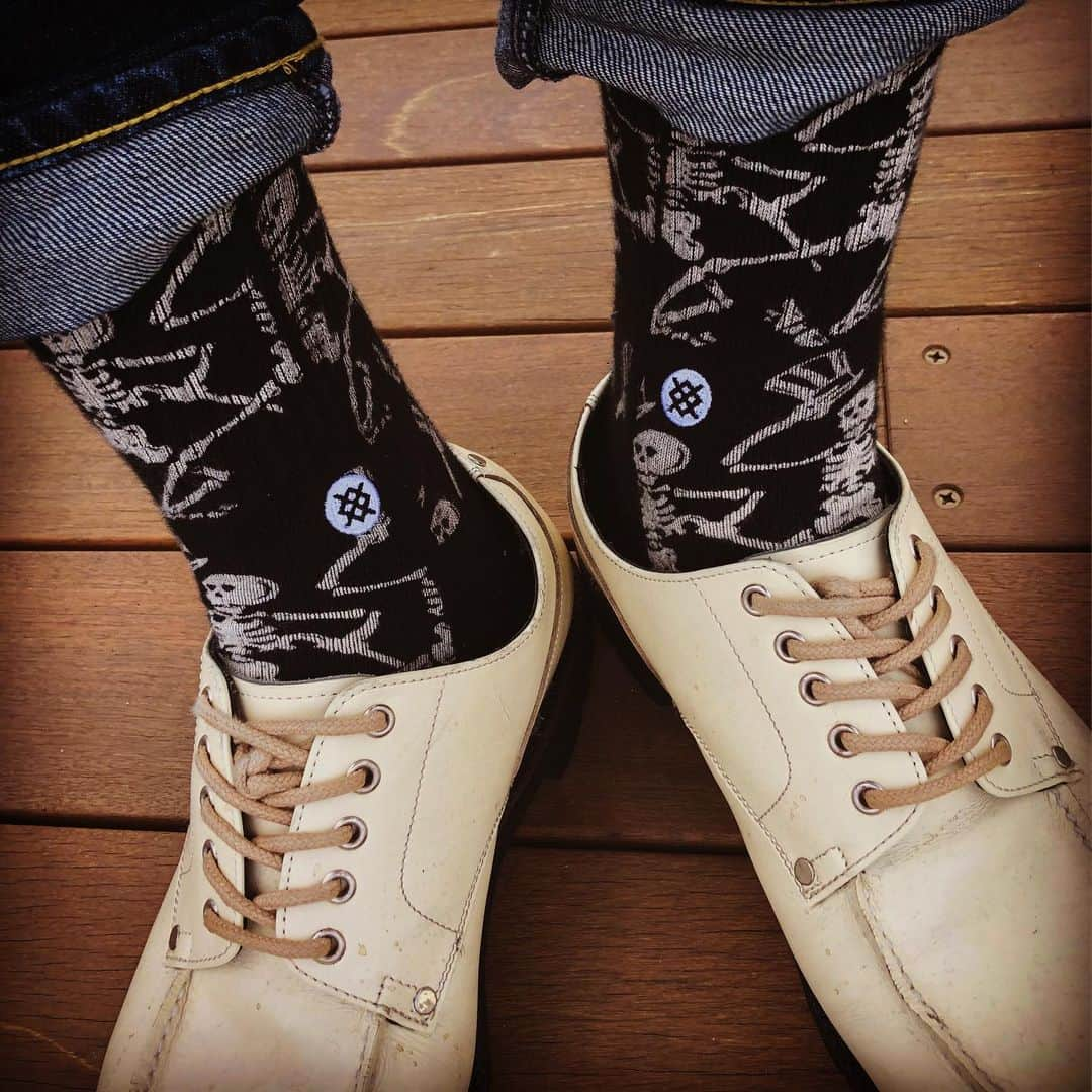 鈴木みのるさんのインスタグラム写真 - (鈴木みのるInstagram)「Today's STANCE  #stancesocks  #stance_japan  京セラビルの屋上に庭園が出来てた。ビルのテナント入居者しかあがれないのだが、これ本当に必要なのか？と思うほどナゾの豪華さ。そこのウッドデッキで撮影したのだ。神宮前のナゾは深まるばかりである。」9月7日 19時19分 - suzuki.d.minoru